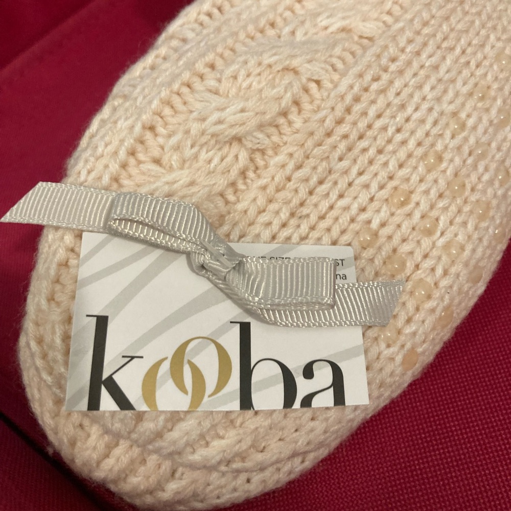 Kooba Cream Slipper socks ๐งฆ